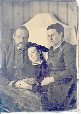 Victorian memento mori: parents with their dead daughter 