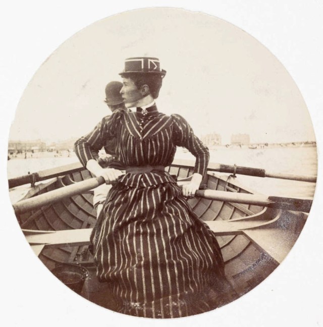 Woman rowing a boat in 1890. (Photo: National Media Museum)